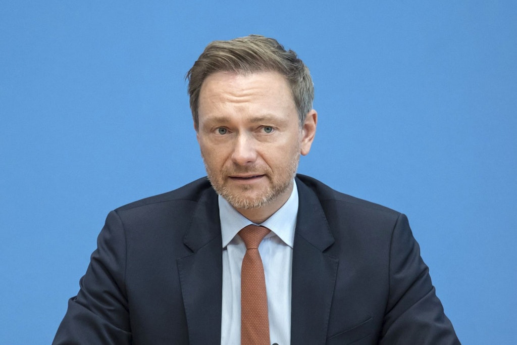 Bundesfinanzminister Christian Lindner (FDP) in Erklärungsnot: Der ZDF-Sendung „Die Anstalt“ zufolge liegt der Verdacht nahe, dass Christian Lindner mitunter Positionen in die Regierungskoalition hineinträgt, die ihm von Industrie-Managern eingeflüstert werden.