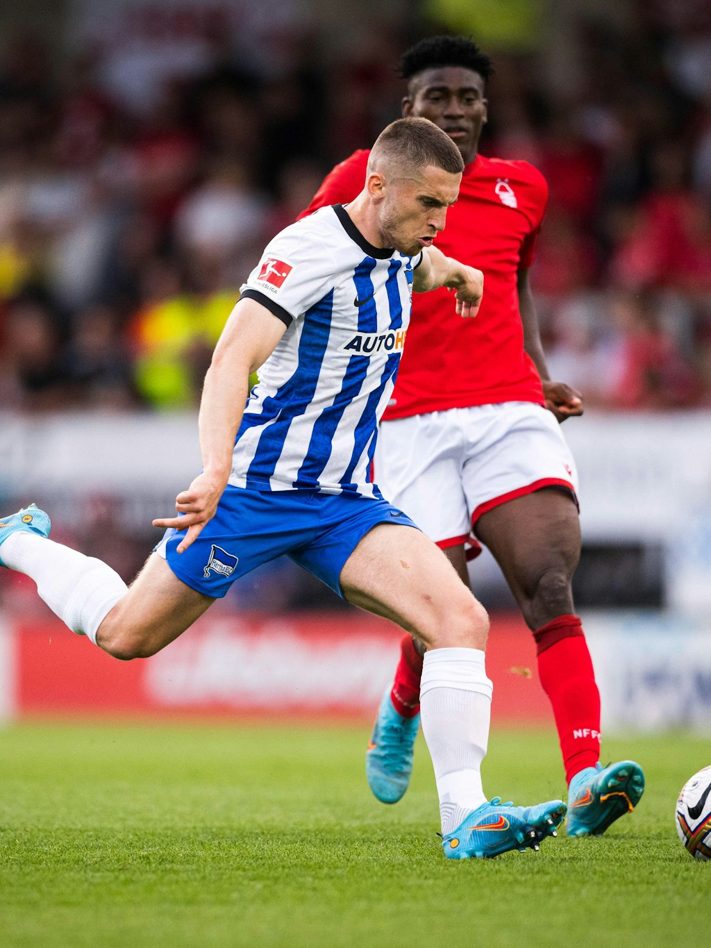 Jonjoe Kenny überzeugte bisher voll. Er bringt als rechter Außenverteidger mehr Schwung auf der Außenbahn.