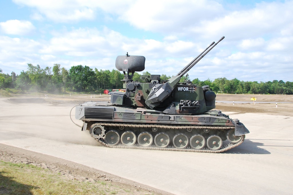 Ein Flugabwehrpanzer Gepard: Drei Stück wurden jetzt in die Ukraine geliefert, die Mannschaften wurden in Deutschland ausgebildet.