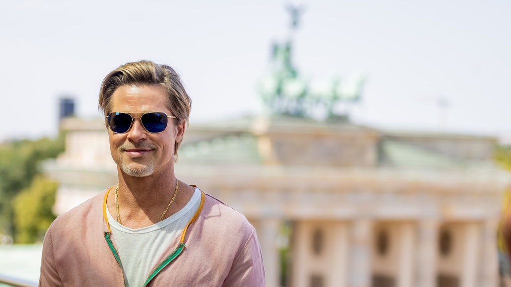 Brad Pitt war gerade in Berlin. Er hat schon ein paar Tricks, dass man ihn nicht auf der Straße erkennt.
