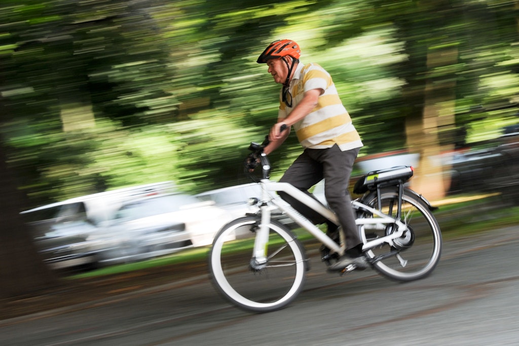 An heißen Tagen sollte auf höchstes Tempo und lange Fahrten mit dem E-Bike verzichtet werden.