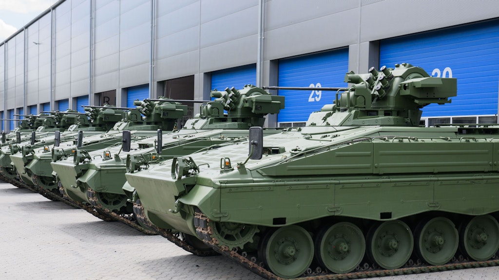 Aufbereitete Marder-Schützenpanzer im Depot: Die Ukraine hätte sie gerne, in der Ampel-Koalition mehren sich die Stimmen, sie auch zu liefern.