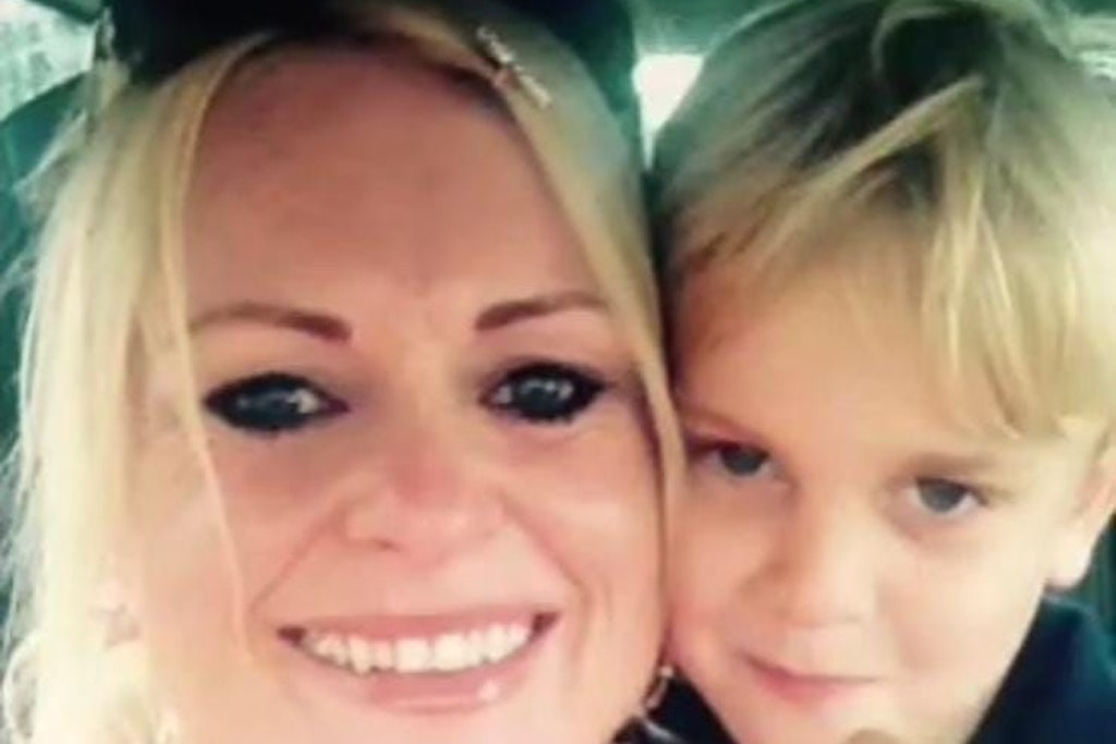 Hollie Dance und ihr Junge Archie: Mit diesem Bild aus besseren Tagen kämpfte die Mutter im Internet, damit ihr Sohn weiter künstlich beatmet werden darf.