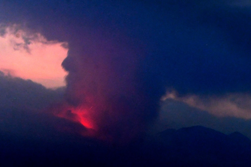 In Japan ist der Vulkan Sakurajima ausgebrochen.