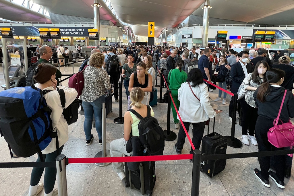 Auch am Airport Heathrow in London braucht es derzeit viel Geduld.