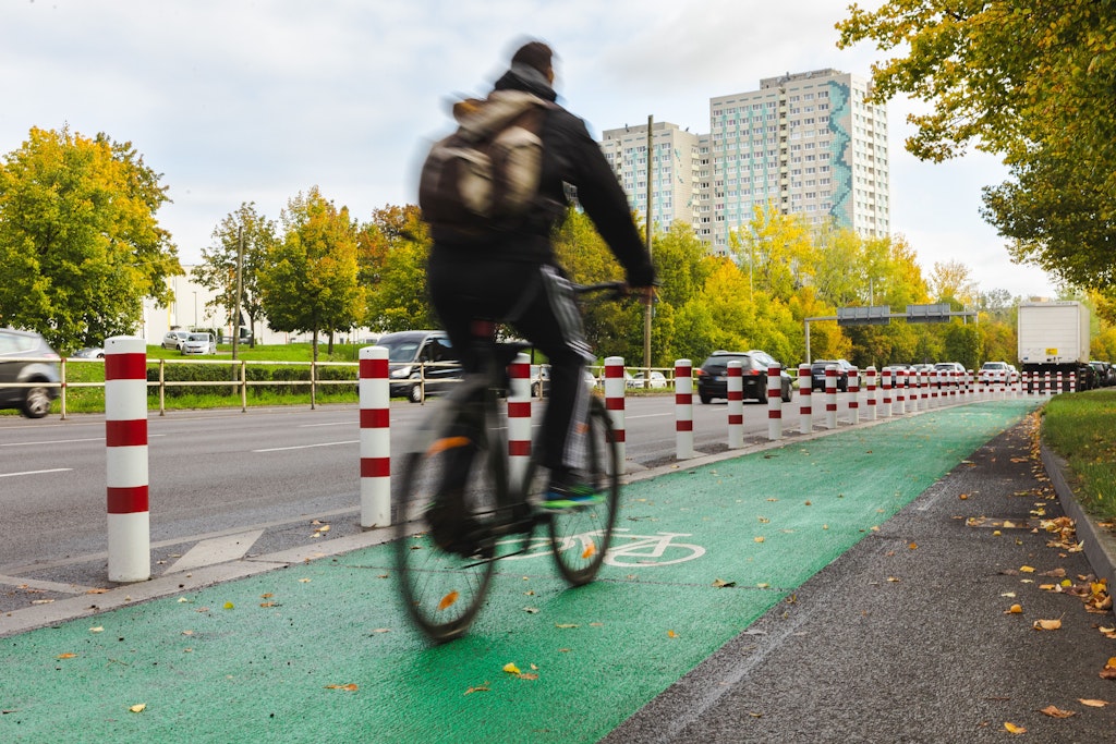 In Berlin werden immer mehr sichere, grün markierte Radwege eingerichtet.