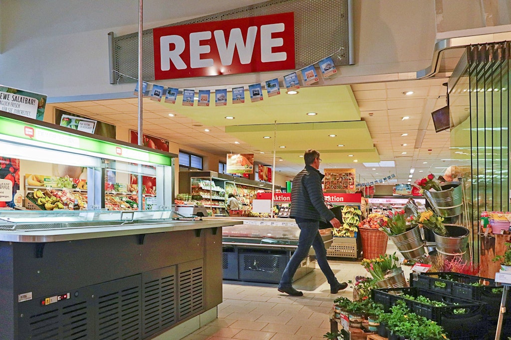 Rewe wird zukünftig anders werben. Prospekte sollen nach und nach verschwinden.