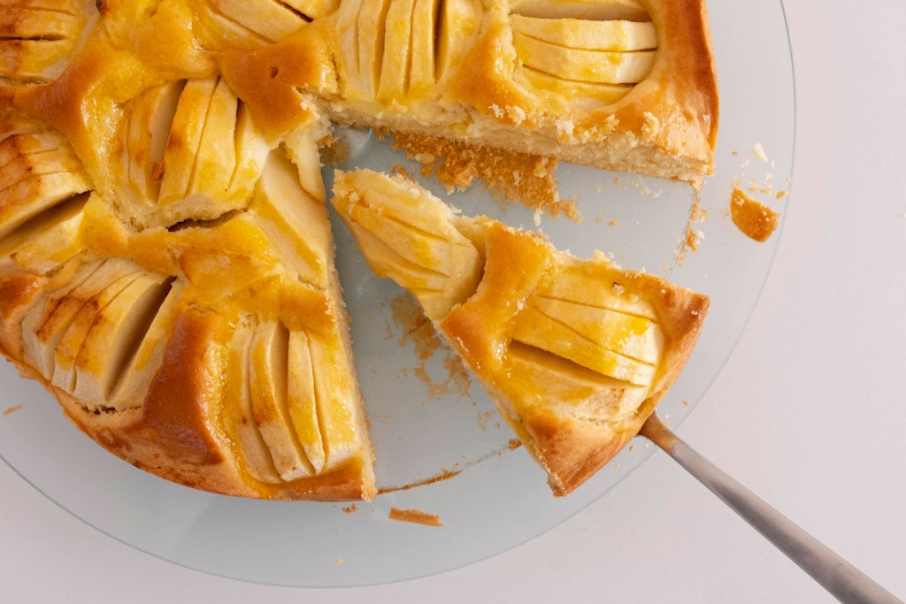 Jeder Hobby-Bäcker sollte ein einfaches Rezept für Apfelkuchen im Rezeptbuch haben - dieses hier müssen Sie unbedingt ausprobieren.