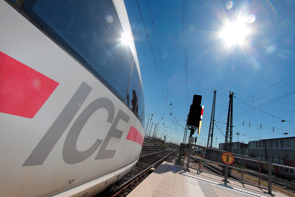 ICE an einem Bahnsteig. (Symbolbild)