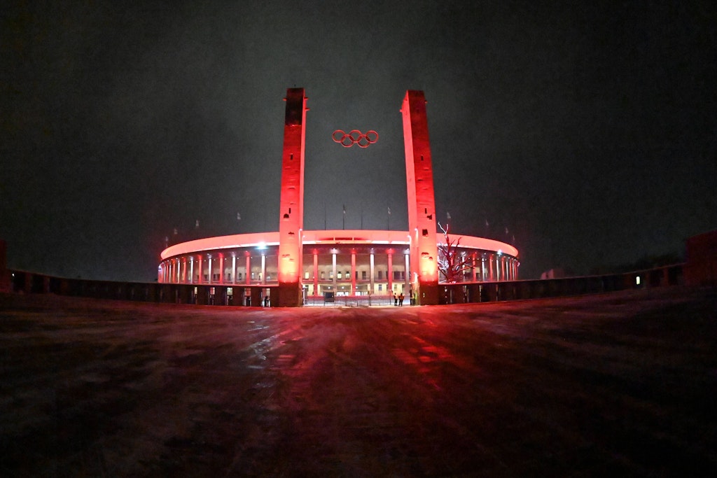 Das Olympiastadion erstrahlte bei Unions Europa-Abenden in Rot. Für Hertha-Fans eine ganz bittere Erfahrung.
