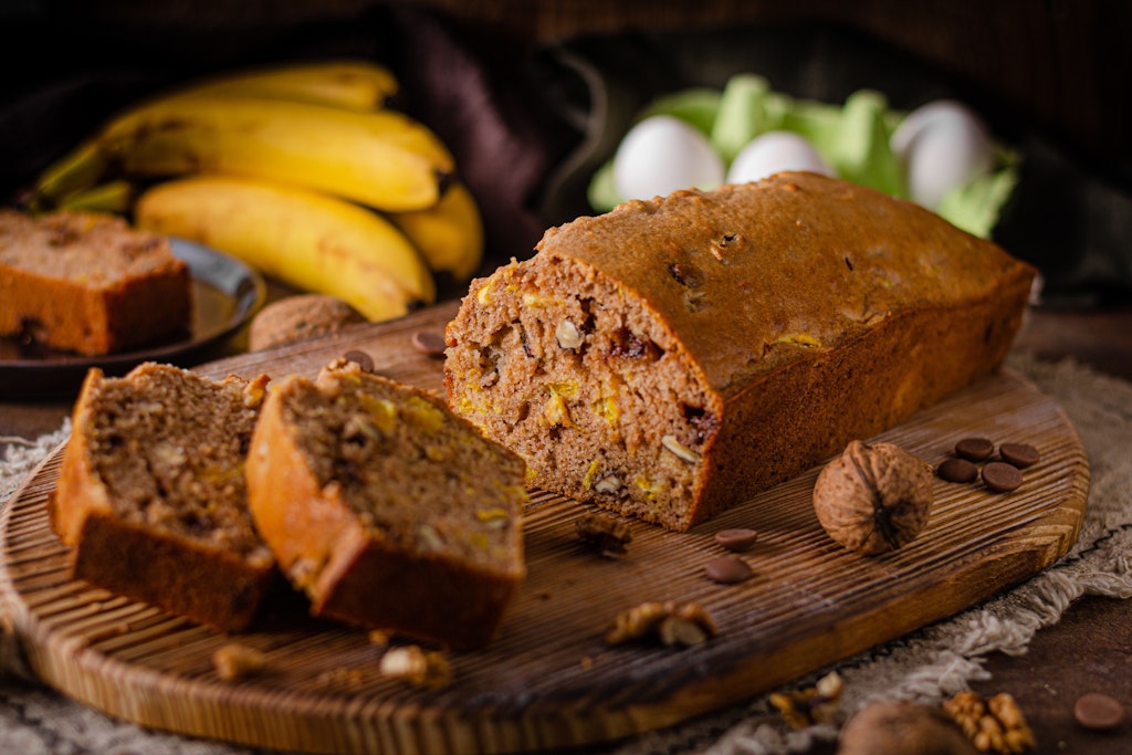 Richtig knackig wird das leckere, süße Bananenbrot mit Wallnüssen und Schokostückchen. Das Rezept kann beliebig erweitert werden...