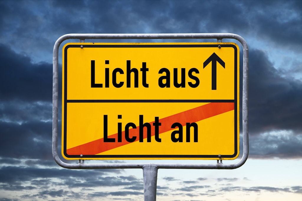 Berlin schaltet das Licht aus, um Energie zu sparen, und Amtsmitarbeiter könnten demnächst nur noch arbeiten, wenn es taghell ist.
