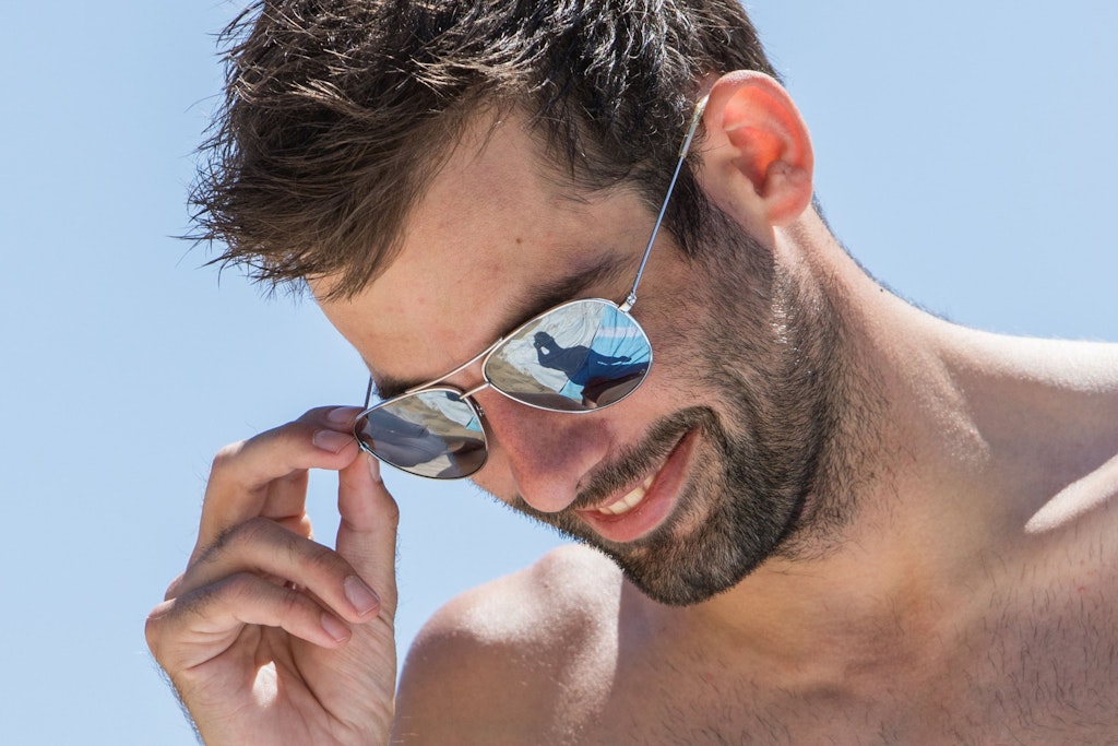 Augen auf beim Sonnenbrillenkauf: Nicht nur schick sollte sie sein, die Qualität hinsichtlich ihrer Schutzeigenschaften ist wichtig.