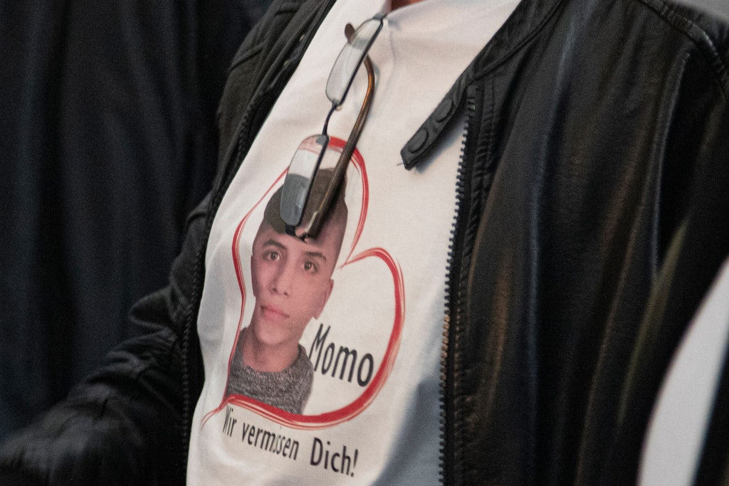 Momo starb im Alter von nur 13 Jahren im Monbijoupark. Er wurde erstochen. Im Prozess gegen den Täter trugen die Eltern T-Shirts mit dem Bild ihren Sohnes.