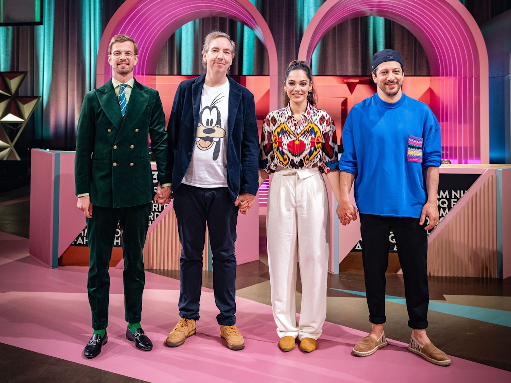 Fahri Yardim, Nilam Farooq, Olli Schulz und Moderator Joko Winterscheidt (von rechts nach links).