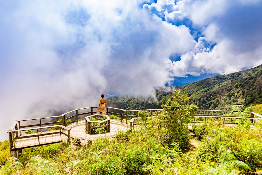 Auch wandern mit spektakulärem Ausblick ist nahe der thailändischen Stadt Chiang Mai möglich. Und die Übernachtung kostet nur 3 Cent...