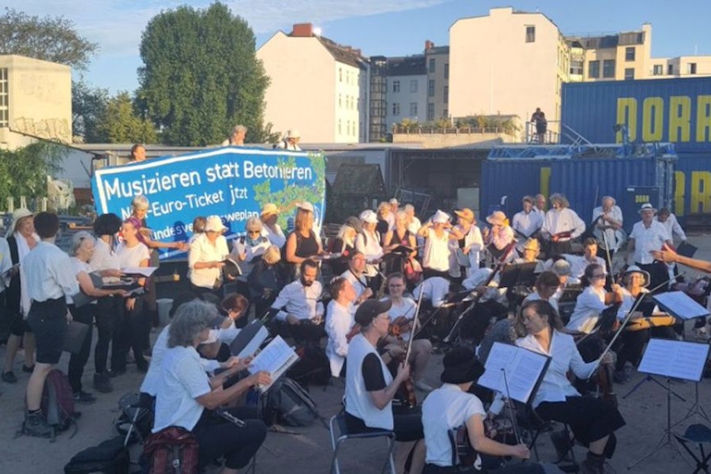 Musik-Aktionsgruppe „Lebenslaute“ während der Baustellenbesetzung.