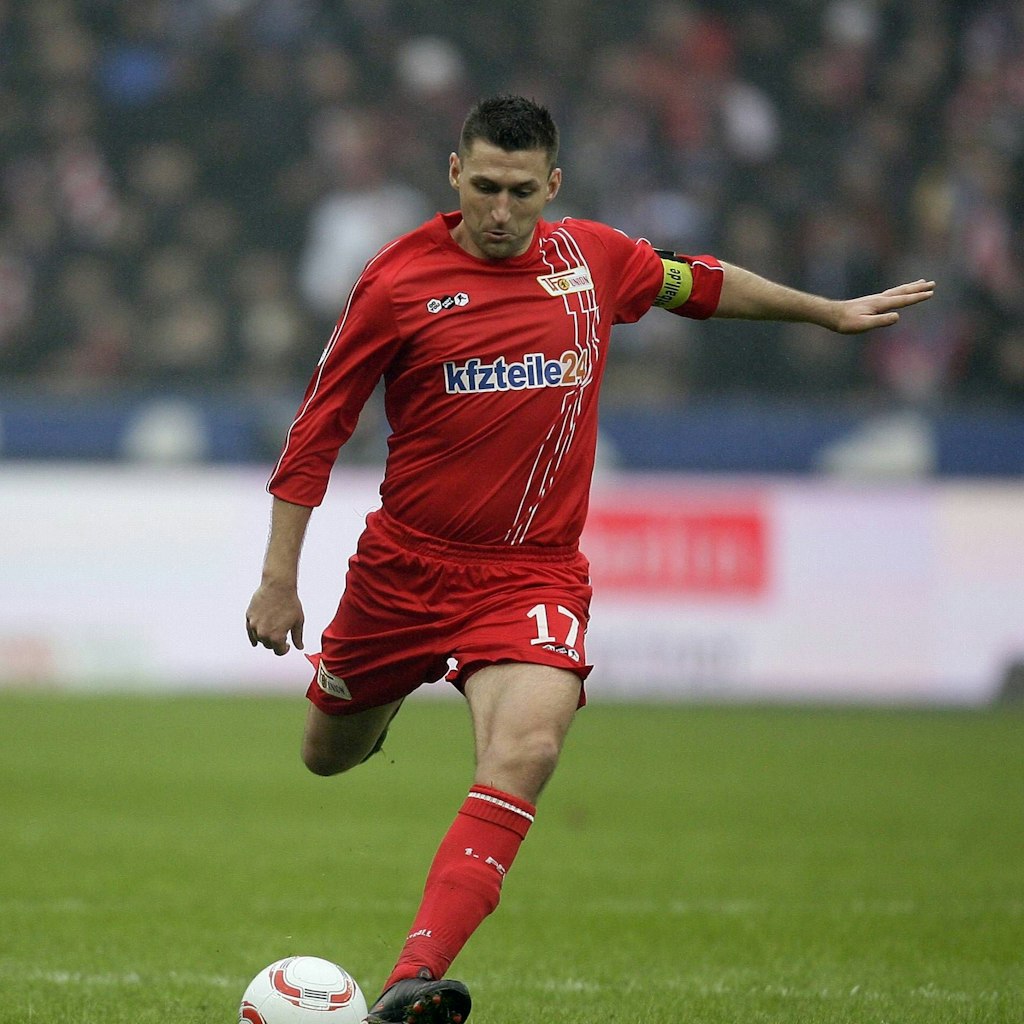 Hau ihn rein für den Verein … Torsten Mattuschka beim Freistoß zum 2:1 gegen Hertha im Februar 2011.