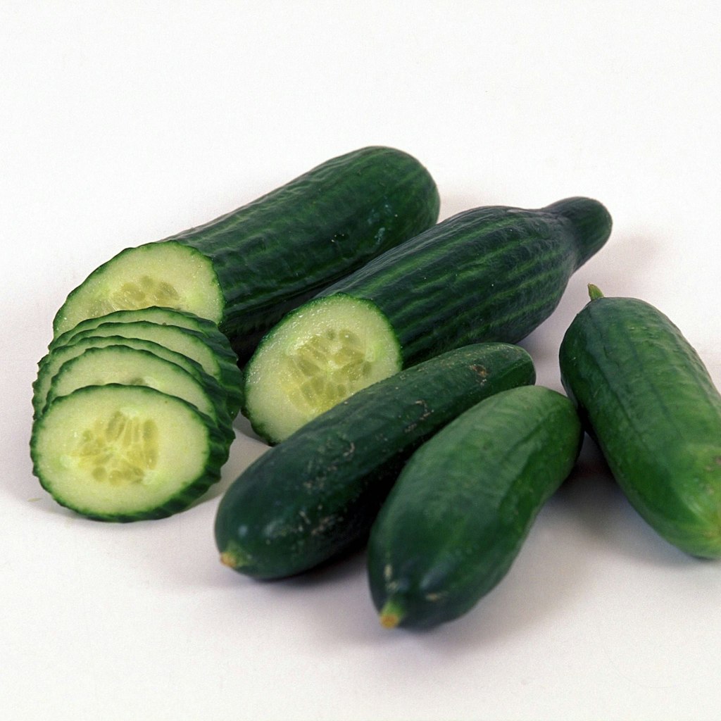 Gurke ist reich an Wasser und Mineralien (insbesondere Kalium).