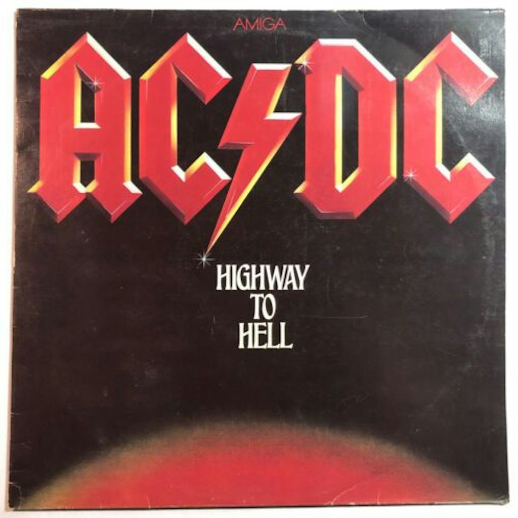 Das war die DDR-Ausgabe von „Highway To Hell“. Das Original-Cover zeigte die Band, Gitarrist Angus Young trug Teufelshörner.