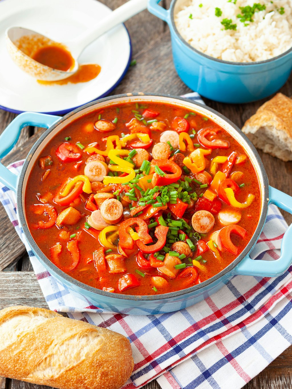 If you don't like paprika, you can leave it out - even without it, according to this recipe, the sausage goulash will be delicious.