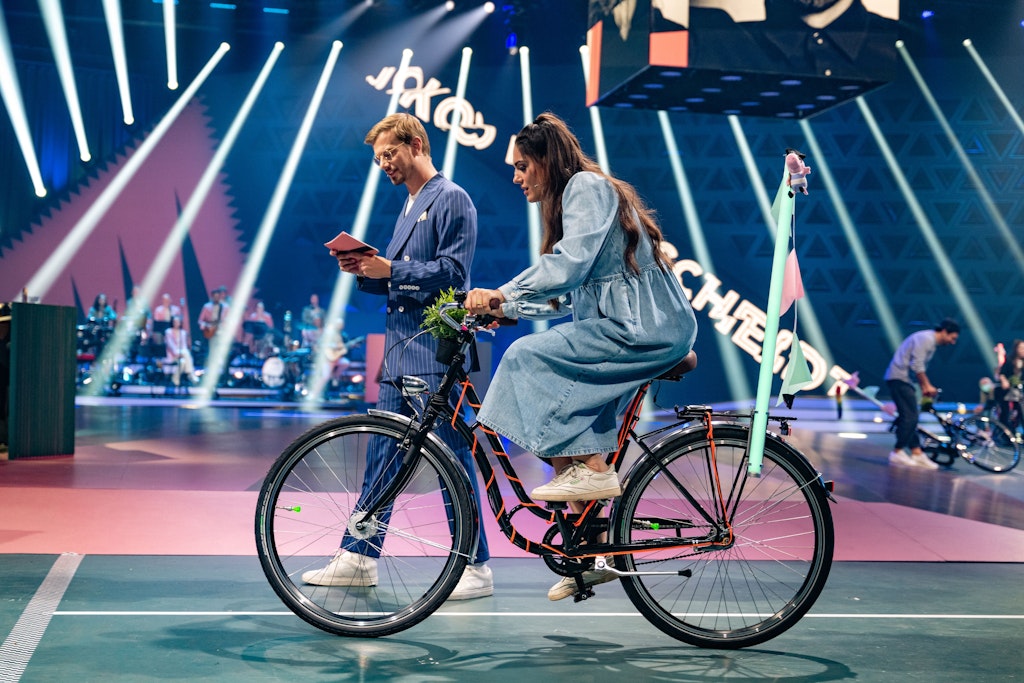Viele Zuschauer stuften das Fahrrad-Spiel bei "Wer stiehlt mir die Show?" als unfair ein. Hier: Joko Winterscheidt mit Nilam Farooq.