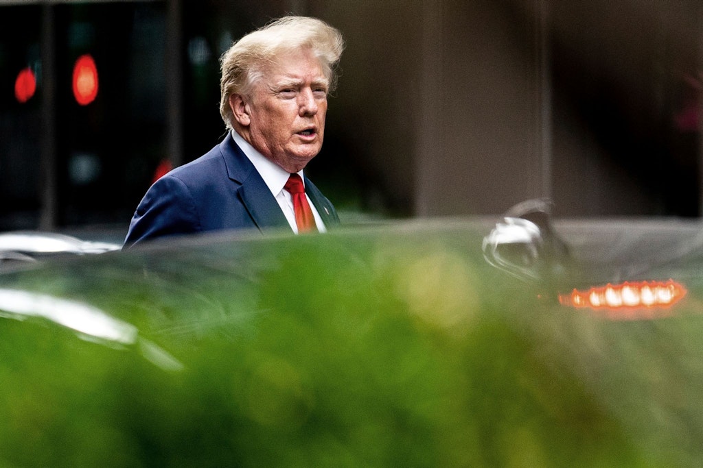 Das private Anwesen von Ex-US-Präsident Donald Trump wurde am Montag durchsucht. Das FBI vermutete geheime Dokumente über Atomwaffen in seiner Villa.