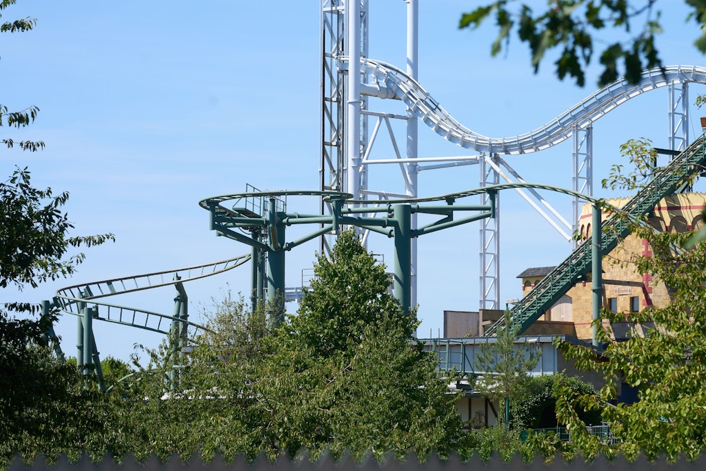 Eine 57-jährige Frau stürzte im Freizeitpark Klotten aus einer Gondel einer Achterbahn und starb an den Folgen des Sturzes.