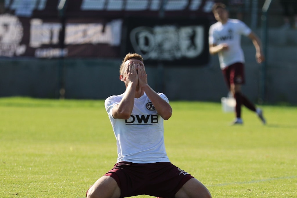 Zum Verzweifeln! Dynamos Amar Suljic vergab die Torchance zum 1:1 gegen den BAK.
