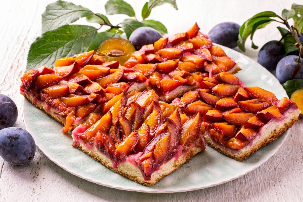 Es gibt viele Varianten, einen Pflaumenkuchen zu backen – aber der echte Klassiker kommt vom Blech.