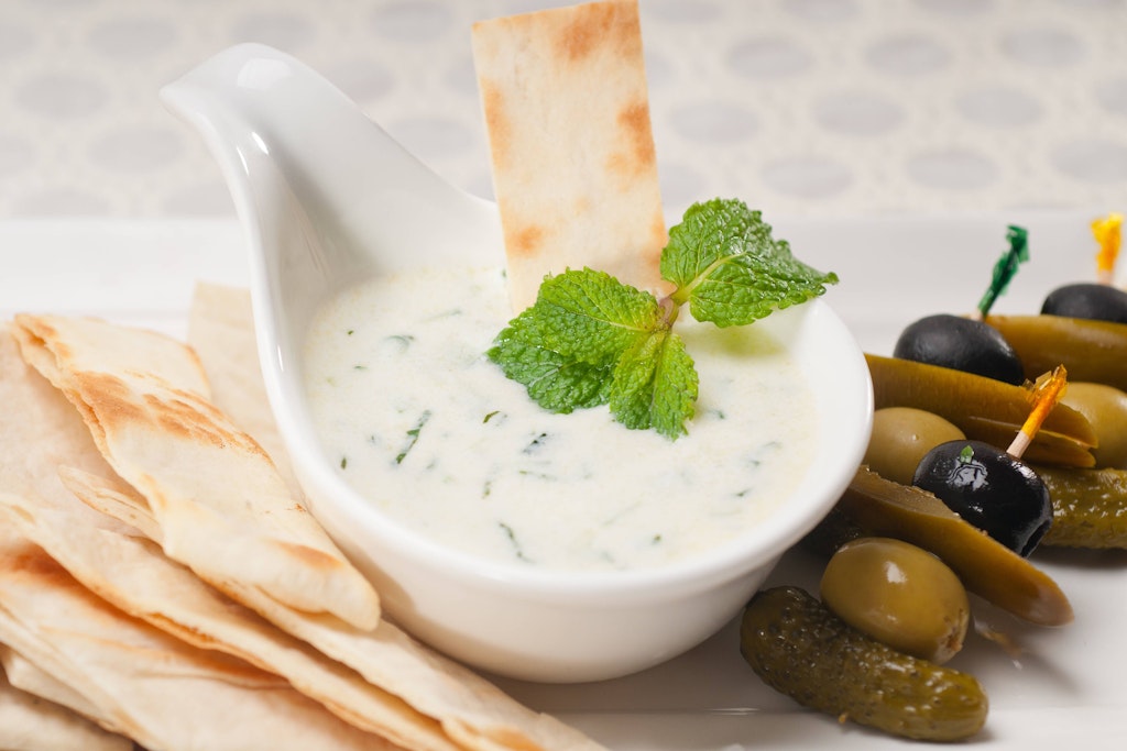 In wenigen Minuten gelingt ein famoser Joghurt-Dip.
