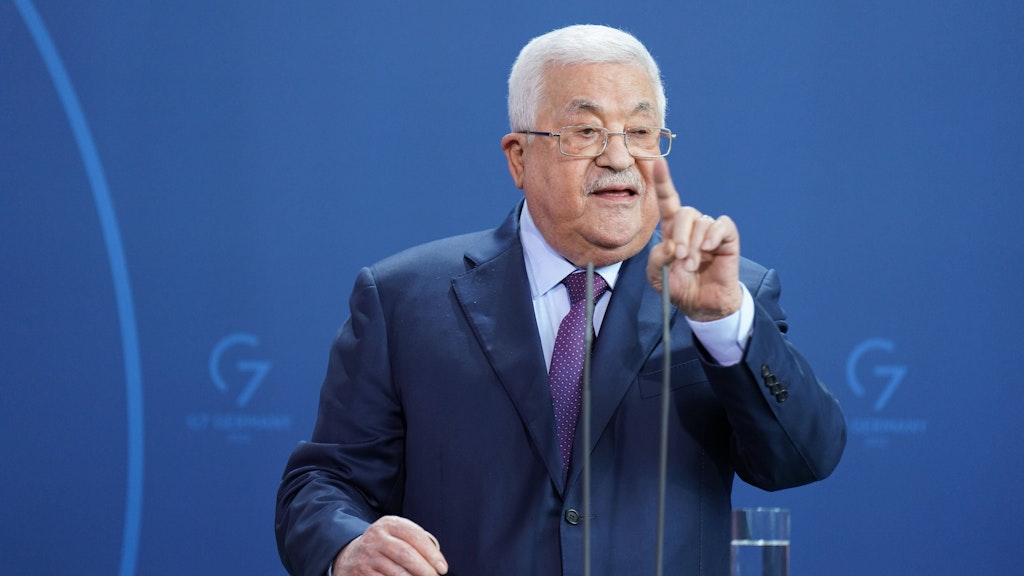 Bei einer Pressekonferenz mit Olaf Scholz wirft Palästinenserpräsident Mahmud Abbas Israel vielfachen „Holocaust“ vor.