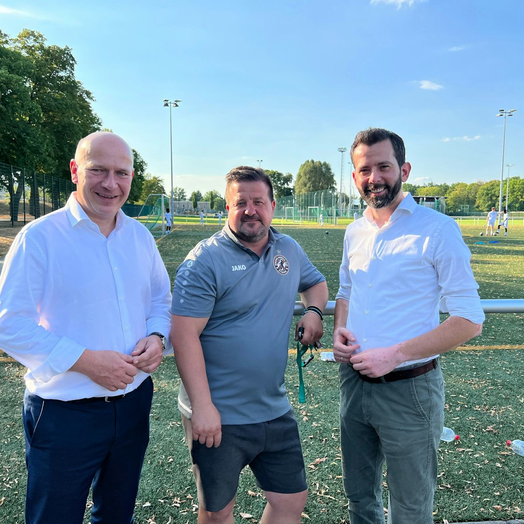 Kai Wegner, Sven Franke und Martin Pätzold beim Gang durchs Sportforum