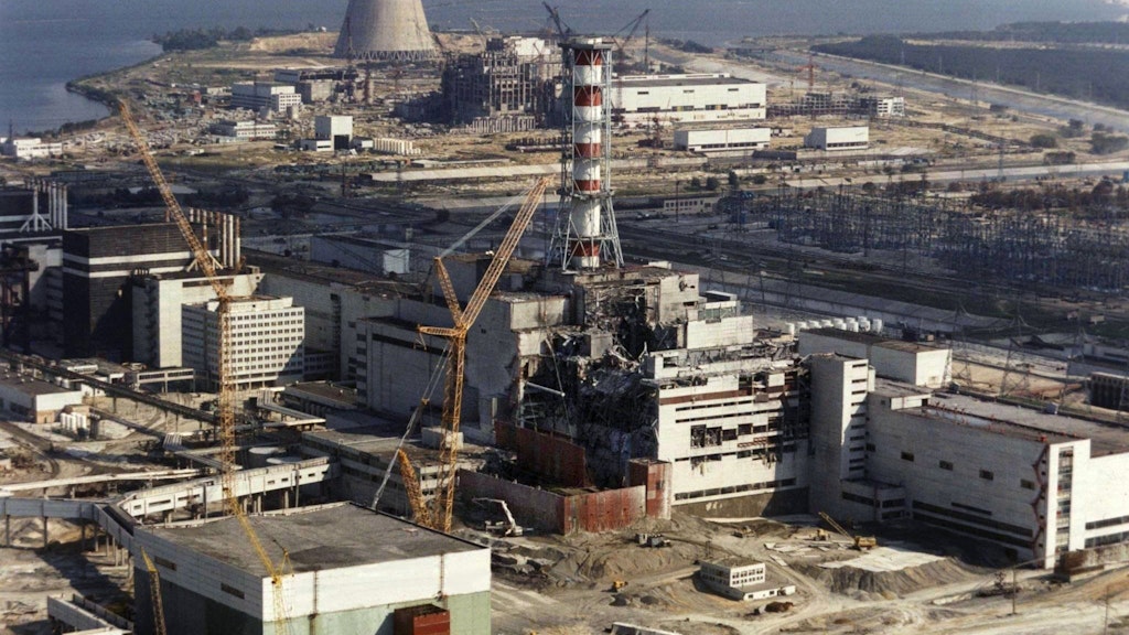 Reparaturarbeiten am explodierten ukrainischen Atomkraftwerk Tschernobyl 1986 – die Katastrophe hat ganz Europa verändert.