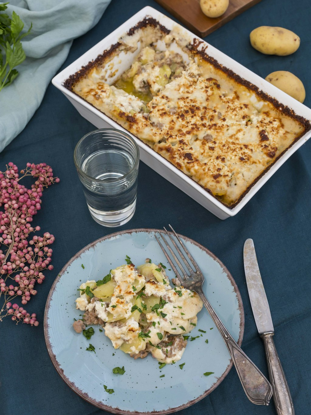 Das Rezept für Kartoffelgratin mit Hackfleisch ist ganz leicht, das Essen ist schnell im Ofen und einfach superlecker.