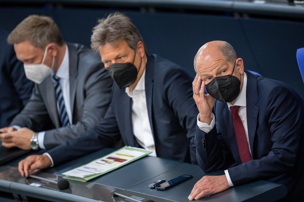 Olaf Scholz, Robert Habeck und Christian Lindner (v. r. n. l.) kommen mit ihren politischen Ansätzen nicht auf einen gemeinsamen Nenner.
