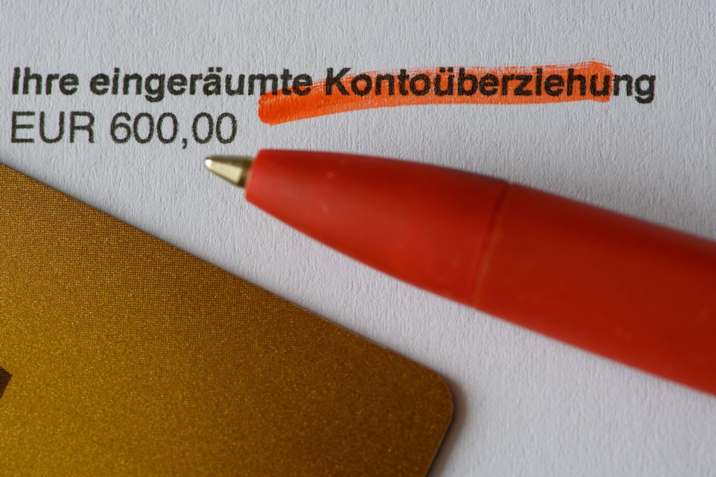Nach Einschätzung des Sparkassen-Präsidenten müssen viele Deutsche bald Schulden machen, um die Lebenshaltungskosten zu stemmen.