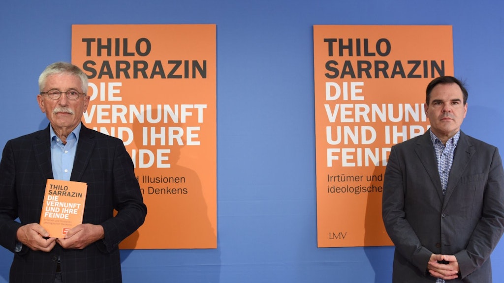 Unterstützt wurde Thilo Sarrazin von dem Schriftsteller Uwe Tellkamp (r.).