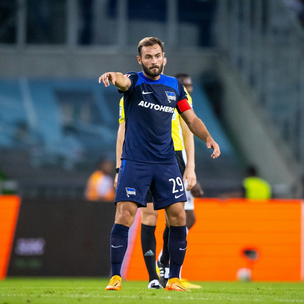 Herthas Lucas Tousart ist der neue Chef im Mittelfeld und gibt seinen Mitspielern Anweisungen.