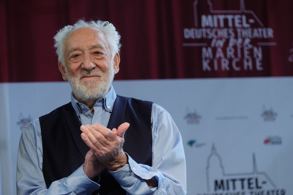Der Schauspieler und Kabarettist Dieter Hallervorden in seinem Dessauer Theater.