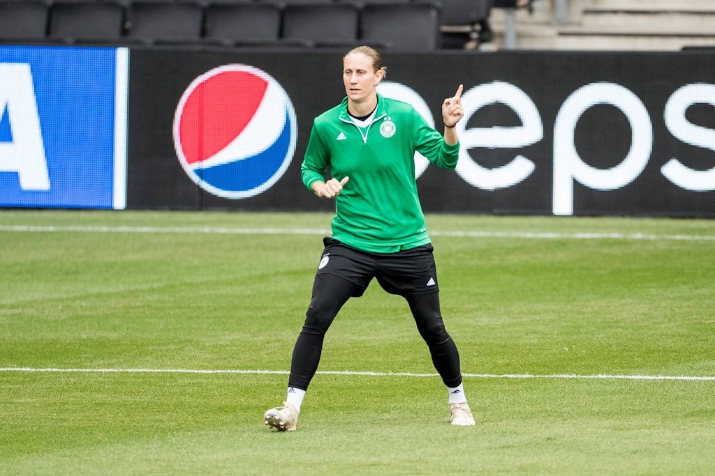 Ann-Katrin Berger beim Training der deutschen Nationalmannschaft bei der EM in England.