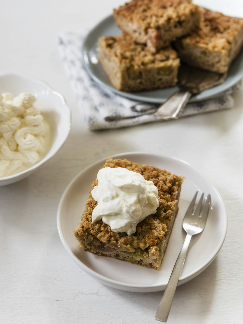 Of course, the crumb cake also tastes good with cream.