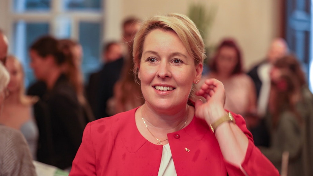 Berlins Regierende Bürgermeisterin Franziska Giffey (SPD) plant ab 1. Oktober eine vom Land finanzierte Anschlusslösung für das 9-Euro-Ticket. 