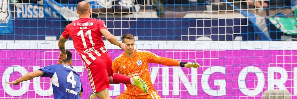 Wieder einmal muss Ex-Herthaner Alexander Schwolow hinter sich greifen. Sven Michel schießt das 5:1 für den 1. FC Union. 