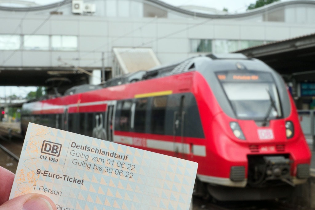 Mit dem 9-Euro-Ticket am Potsdamer Hauptbahnhof: Damit ist ab nächste Woche Schluss. Wird es eine Nachfolgelösung geben?