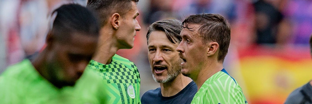 Kommen bisher nicht wirklich miteinander klar: Wolfsburg-Trainer Niko Kovac (M.) und Ex-Union-Star Max Kruse (r.).