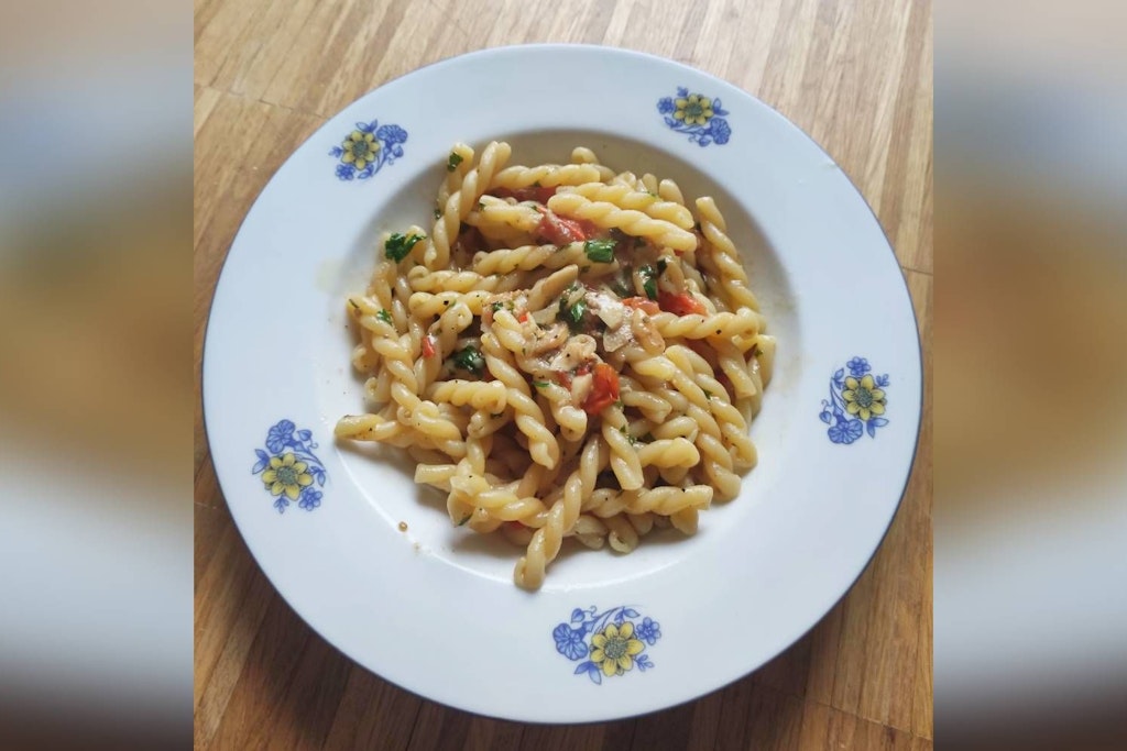 Geldspar-Nudeln mit Tomaten und Knoblauch. Das müssen Sie probieren.