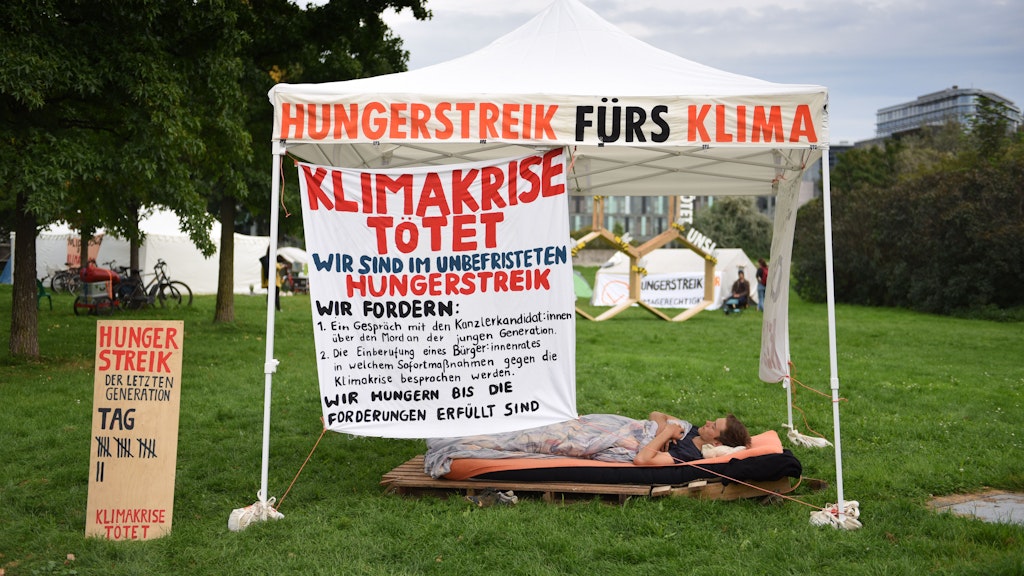 Mit dem Hungerstreik auf einer Wiese nahe des Kanzleramtes fing am 30. August 2021 alles an.