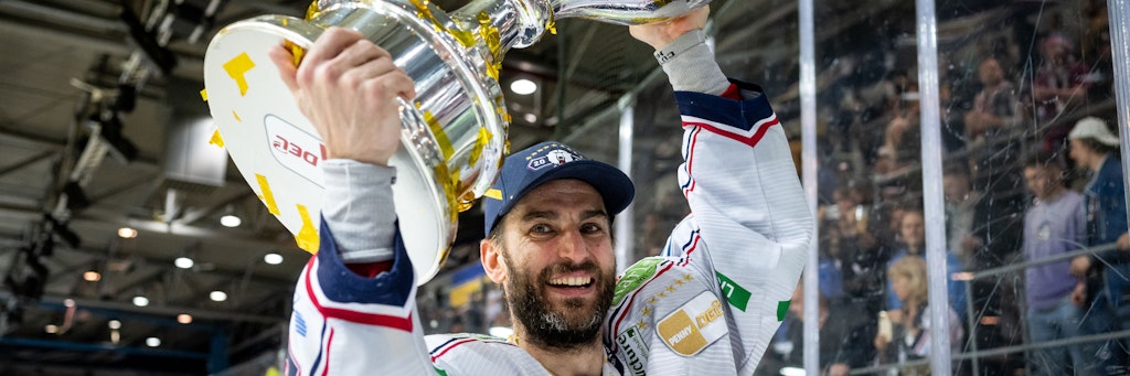 Anfang Mai 2022 Meister mit den Eisbären, jetzt gibt er sein großes Fachwissen an Talente weiter: Frans Nielsen.