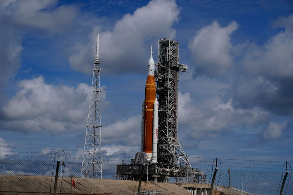 Die neue Nasa-Mondrakete auf der Startrampe 39-B im Kennedy Space Center in Cape Canaveral.